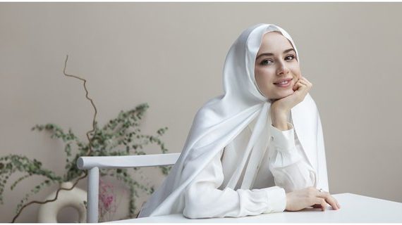 Jilbab adalah bagian integral dari busana muslimah