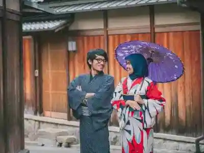 Teknik Tekstil Tradisional dalam Fashion Halal